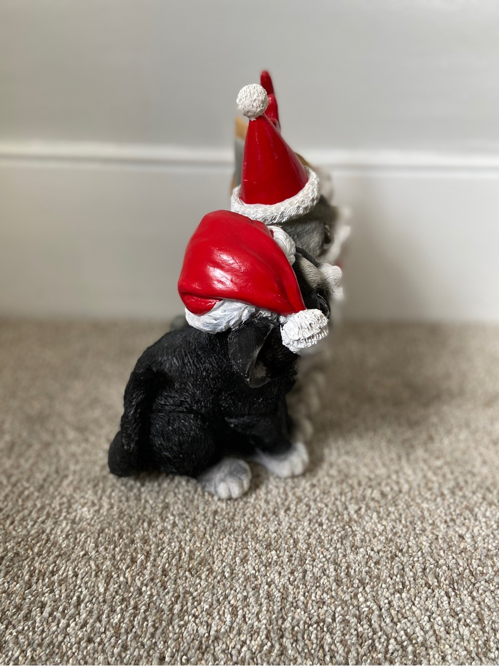 NWOT Christmas Holiday Cat Trio Resin Statue Decor TJ Maxx - Picture 11 of 15